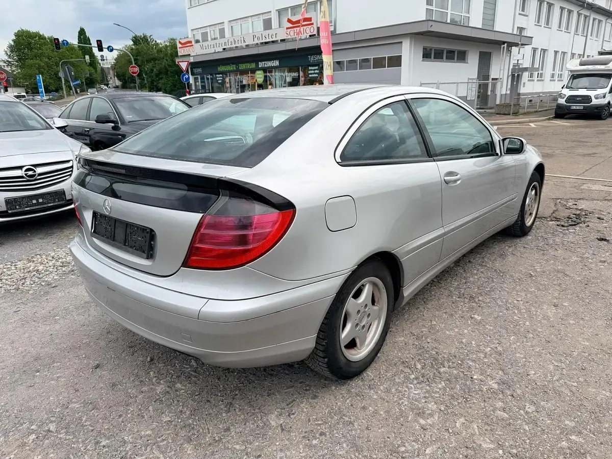 Gebraucht Mercedes C180 143 PS (105 kW) 2004 Silber Coupé