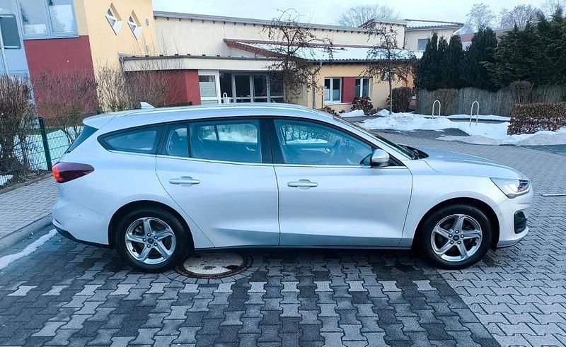 Gebraucht Ford Focus Titanium 120 PS (88 kW) 2022 Silber Limousine