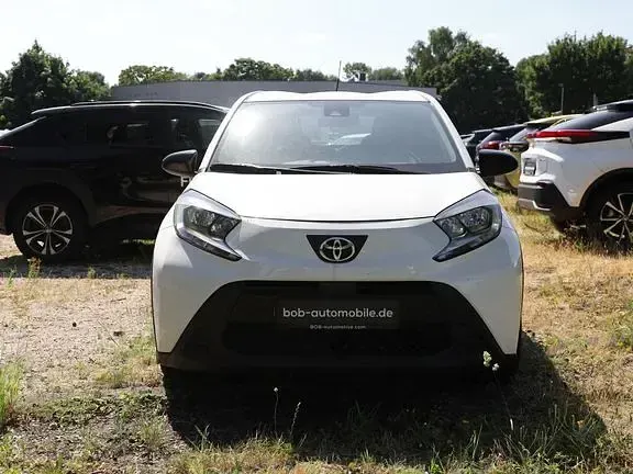 Gebraucht Toyota Aygo X X-play 72 PS (52 kW) 2022 Schneeweiß SUV
