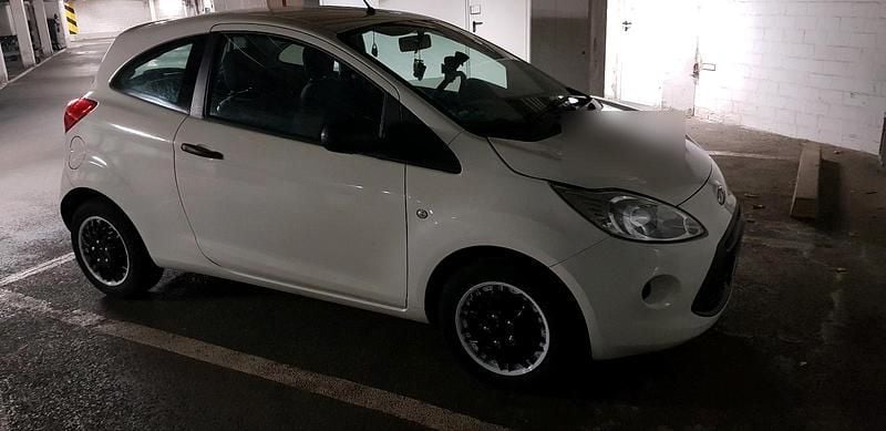 Gebraucht Ford Ka 69 PS (50 kW) 2016 Weiß Kleinwagen