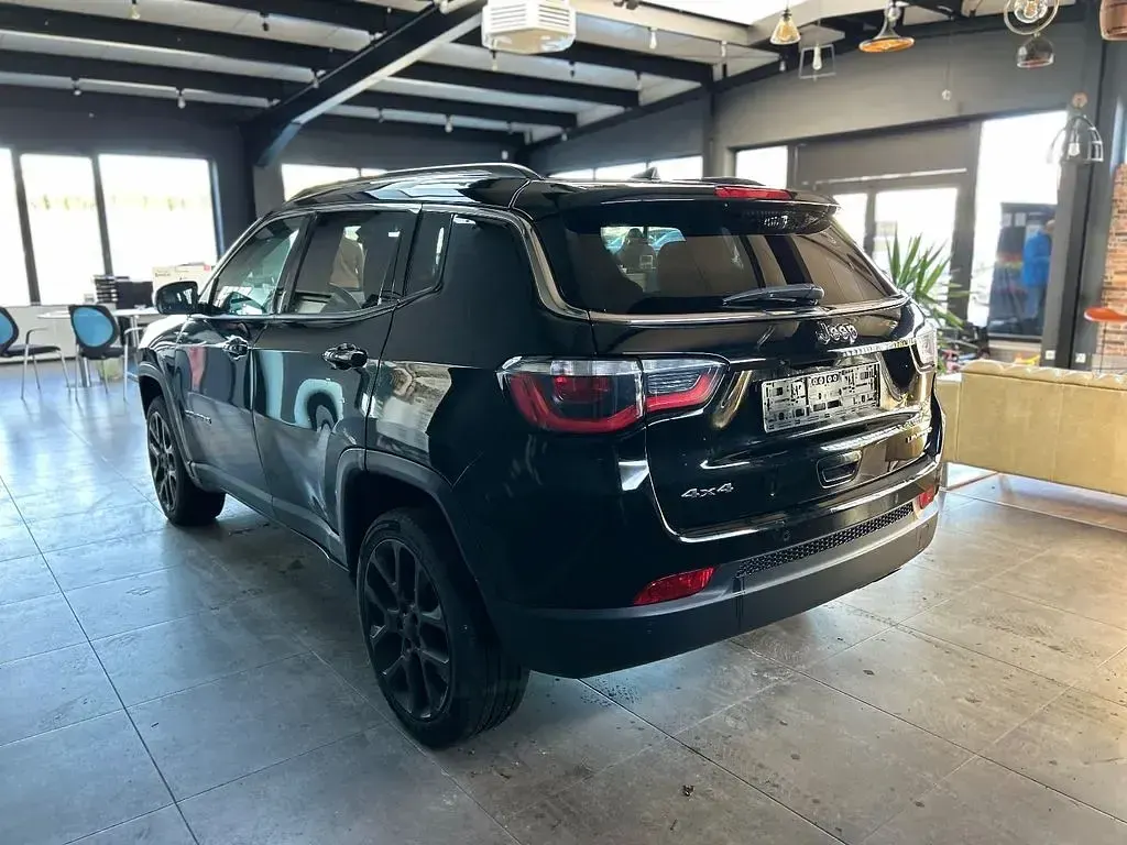 Usado Jeep Compass Limited 170 CV (125 kW) 2018 Negro SUV