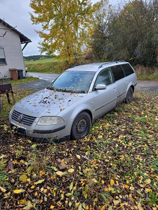 Silber Gebraucht 2002 VW Passat Kombi | 600 € (Guter Preis) - Bild 1/4