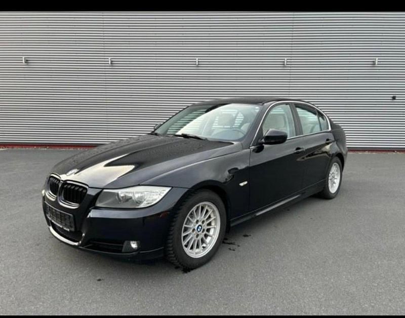 Schwarz Gebraucht 2011 BMW 320 Limousine | 3.900 € (Superpreis) - Bild 1/4