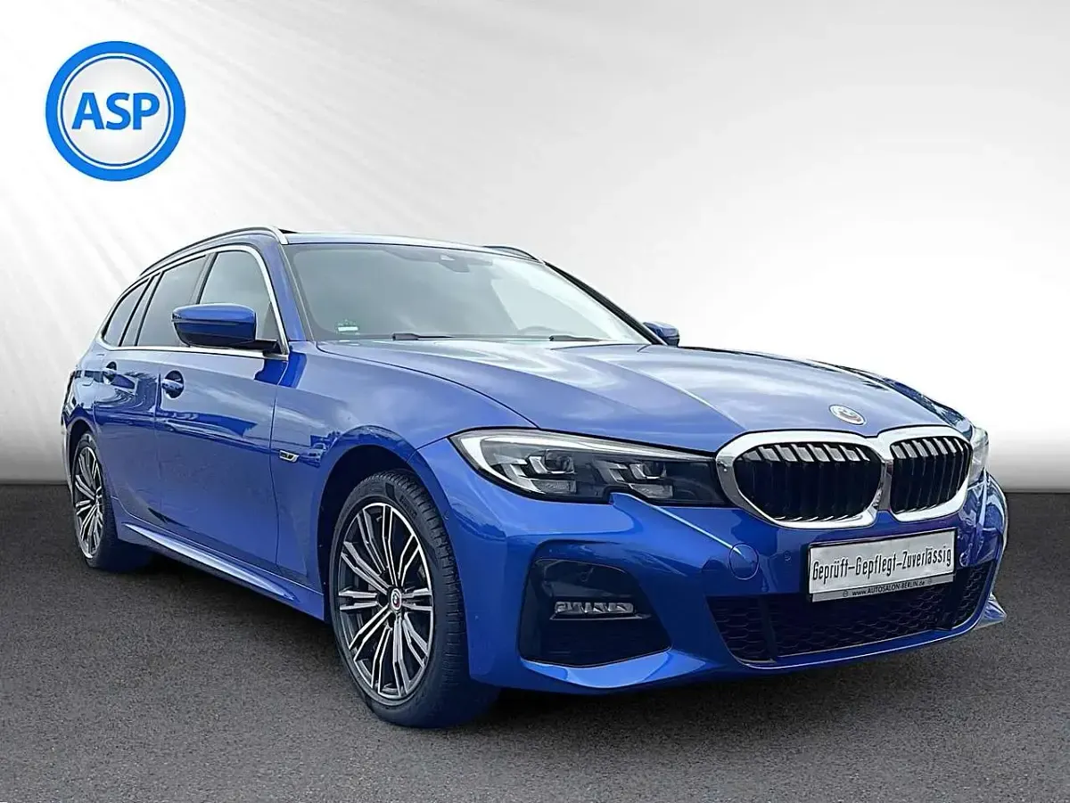 Gebraucht BMW 330e M Sport 184 PS (135 kW) 2022 Blau (portimao blau metallic) Kombi