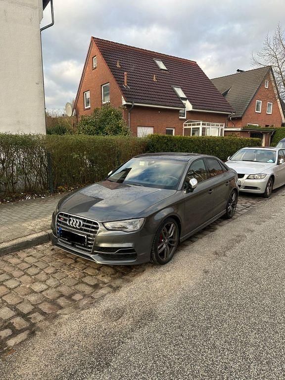Grau Gebraucht 2015 Audi S3 Ambiente Limousine | 20.600 € (Fairer Preis) - Bild 1/4