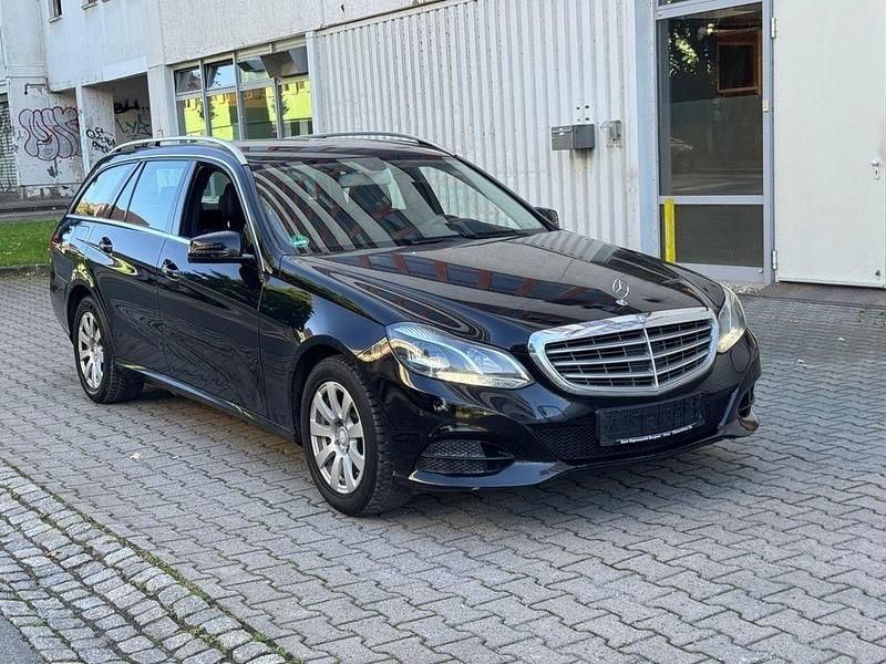 Gebraucht Mercedes E200 Elegance 136 PS (100 kW) 2015 Schwarz Limousine