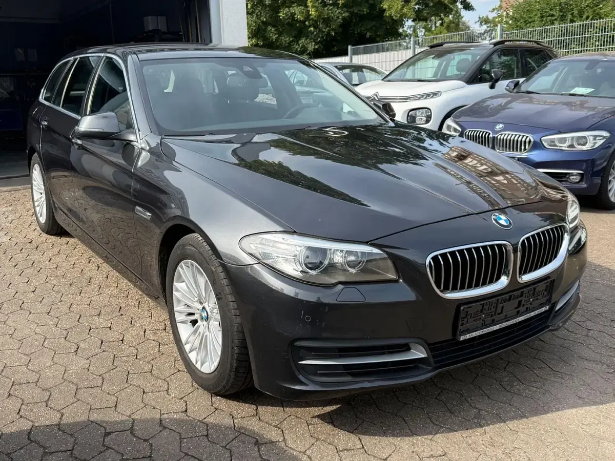 Gebraucht BMW 520 Sport Line 190 PS (139 kW) 2014 Grau Limousine