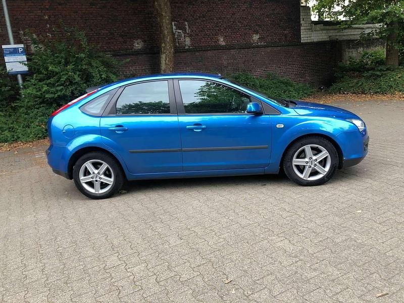 Gebraucht Ford Focus 101 PS (74 kW) 2007 Blau Kleinwagen