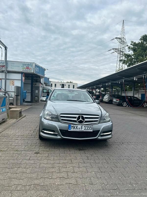 Silber Gebraucht 2011 Mercedes C250 AMG line Limousine | 8.500 € (Guter Preis) - Bild 1/4