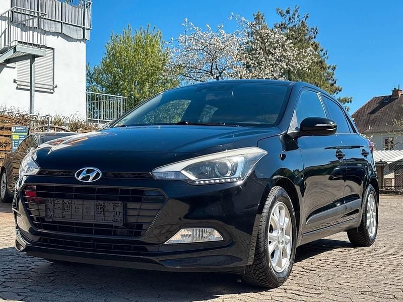 Gebraucht Hyundai i20 Passion 101 PS (74 kW) 2017 Schwarz Limousine