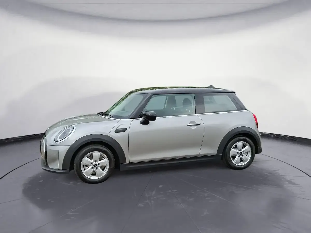 Gebraucht Mini Cooper Essential 136 PS (100 kW) 2023 Silber Kleinwagen