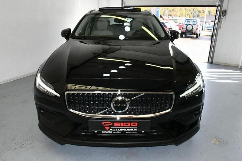 Gebraucht Volvo V60 CC 197 PS (144 kW) 2023 Onyx black metallic (schwarz) Kombi