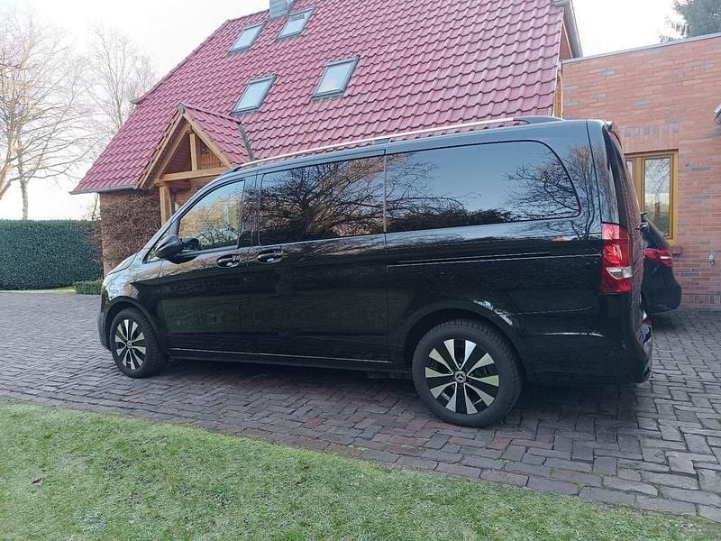 Gebraucht Mercedes V220 Edition 163 PS (119 kW) 2024 Schwarz Van / Kleinbus