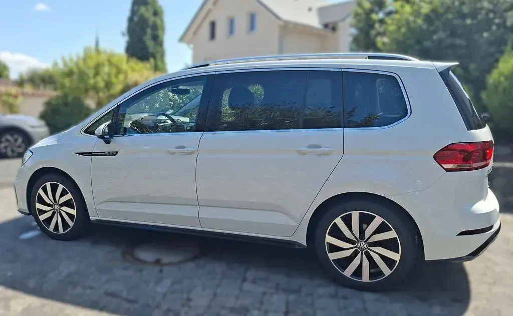 Gebraucht VW Touran Highline 150 PS (110 kW) 2020 Weiß Van / Kleinbus