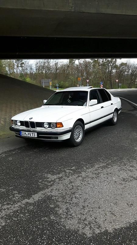 Weiß Gebraucht 1989 BMW 730 Limousine | 4.500 € - Bild 1/4