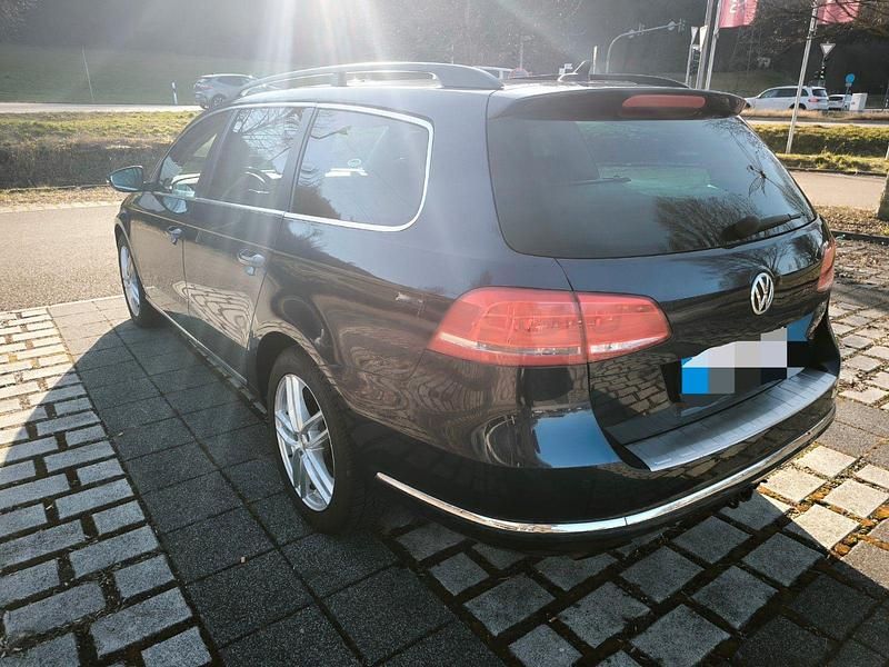 Gebraucht VW Passat Comfortline 140 PS (102 kW) 2013 Blau Limousine