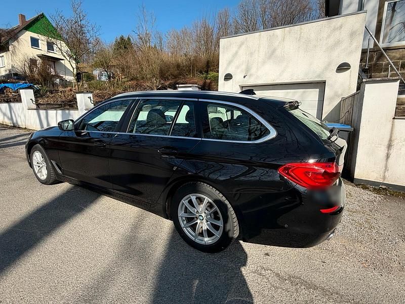 Gebraucht BMW 520 190 PS (139 kW) 2018 Schwarz Kombi