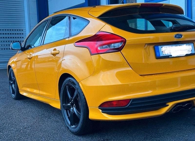 Gebraucht Ford Focus ST 250 PS (183 kW) 2018 Orange Limousine