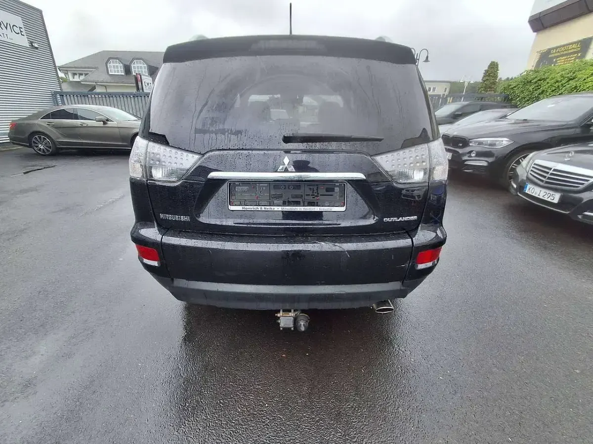 Gebraucht Mitsubishi Outlander Invite 147 PS (108 kW) 2010 Pantherschwarz (p) SUV