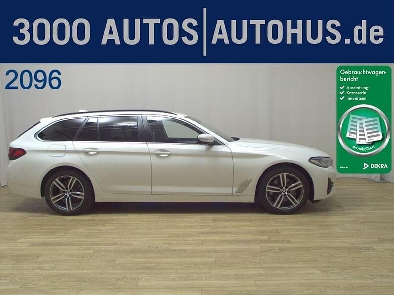Weiss Gebraucht 2021 BMW 520 Performance Kombi | 22.980 € (Superpreis) - Bild 1/4