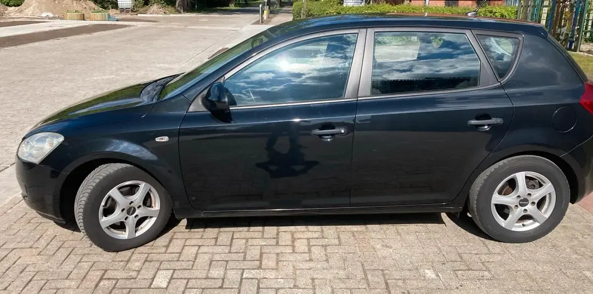 Gebraucht Kia Ceed 109 PS (80 kW) 2008 Schwarz Kleinwagen