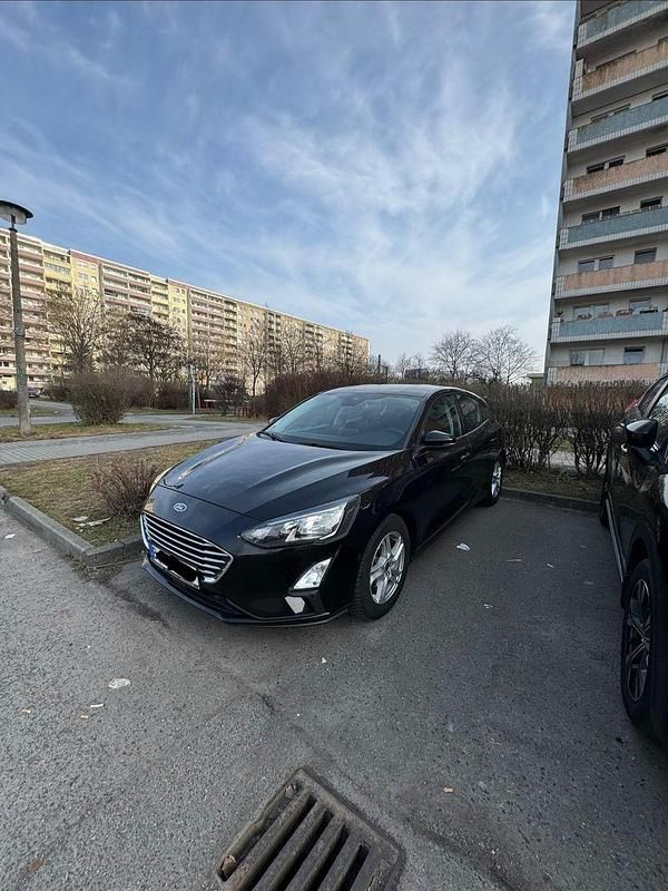 Gebraucht Ford Focus Cool & Connect 101 PS (74 kW) 2021 Schwarz Kombi