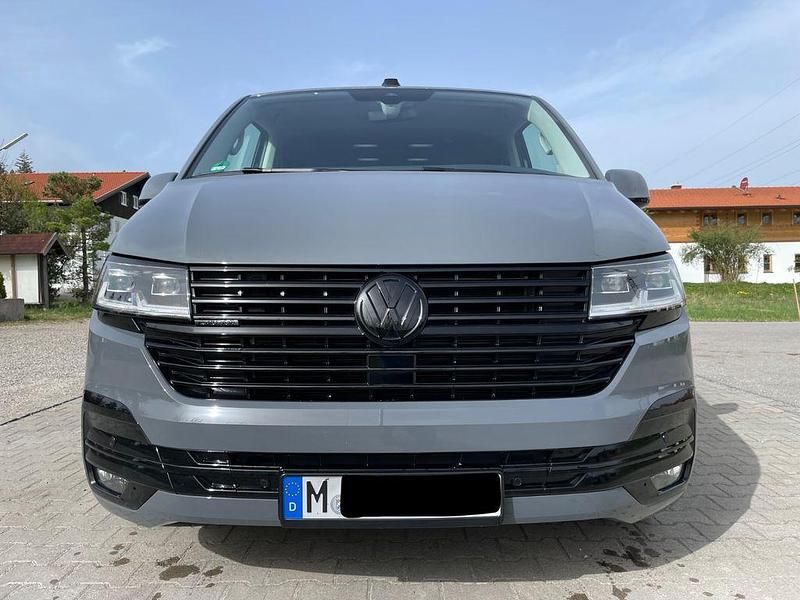 Gebraucht VW Multivan Highline 204 PS (150 kW) 2022 Grau Van