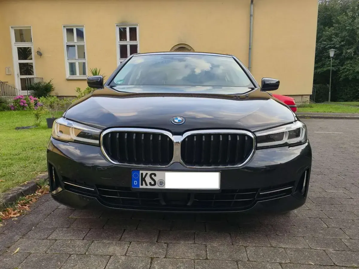 Gebraucht BMW 545e Luxury Line 394 PS (289 kW) 2022 Schwarz Limousine