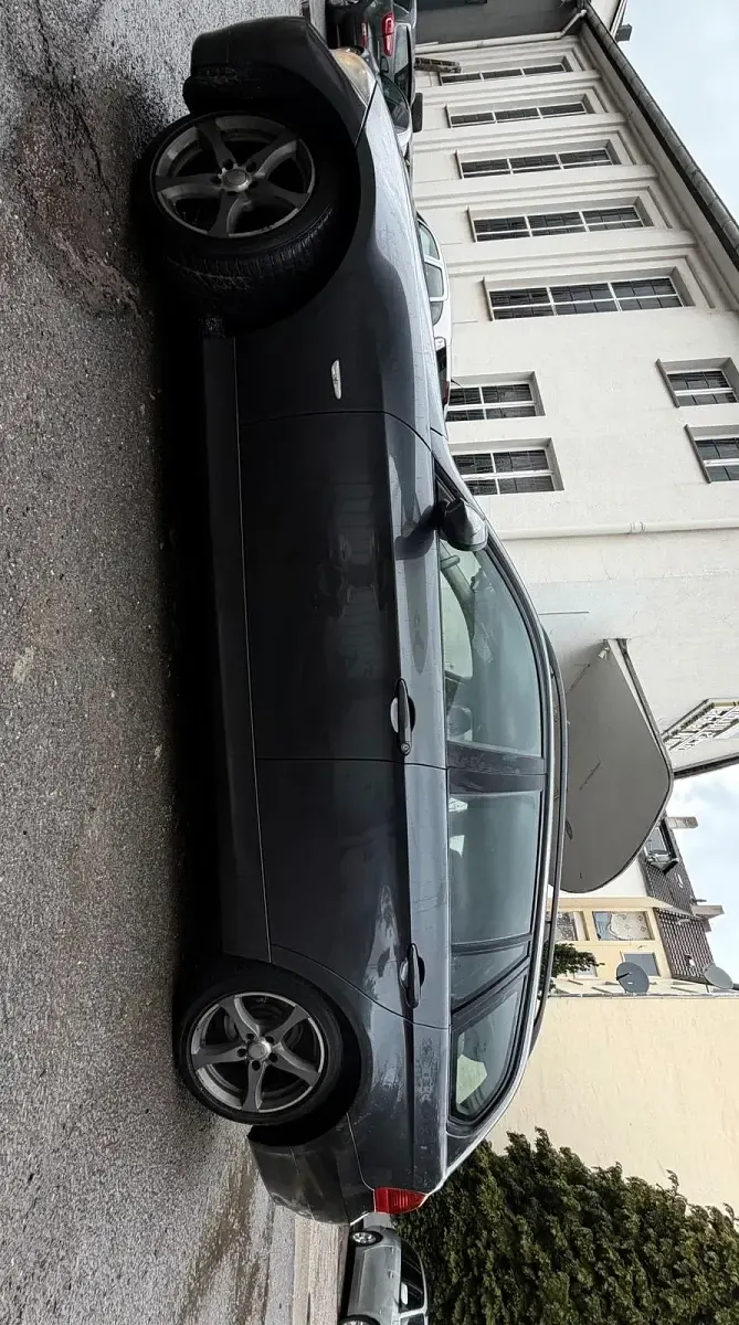 Gebraucht BMW 318 140 PS (102 kW) 2009 Grau Kombi