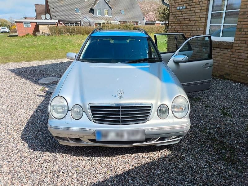 Gebraucht Mercedes E270 Avantgarde 170 PS (125 kW) 2002 Silber Kombi