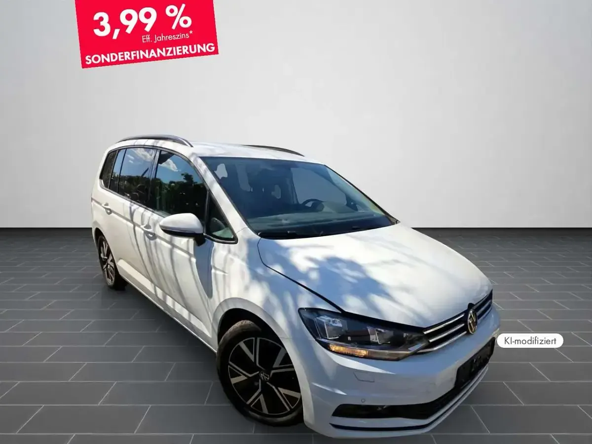 Gebraucht VW Touran Comfortline 150 PS (110 kW) 2022 Pure white Van / Kleinbus