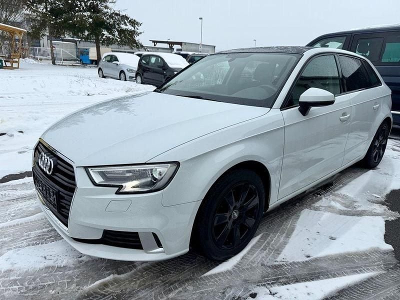 Weiß Gebraucht 2017 Audi A3 Sport Limousine | 13.500 € (Guter Preis) - Bild 1/4
