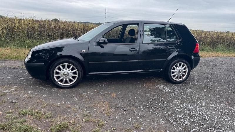 Schwarz Gebraucht 2003 VW Golf IV Kleinwagen | 990 € (Fairer Preis) - Bild 1/4