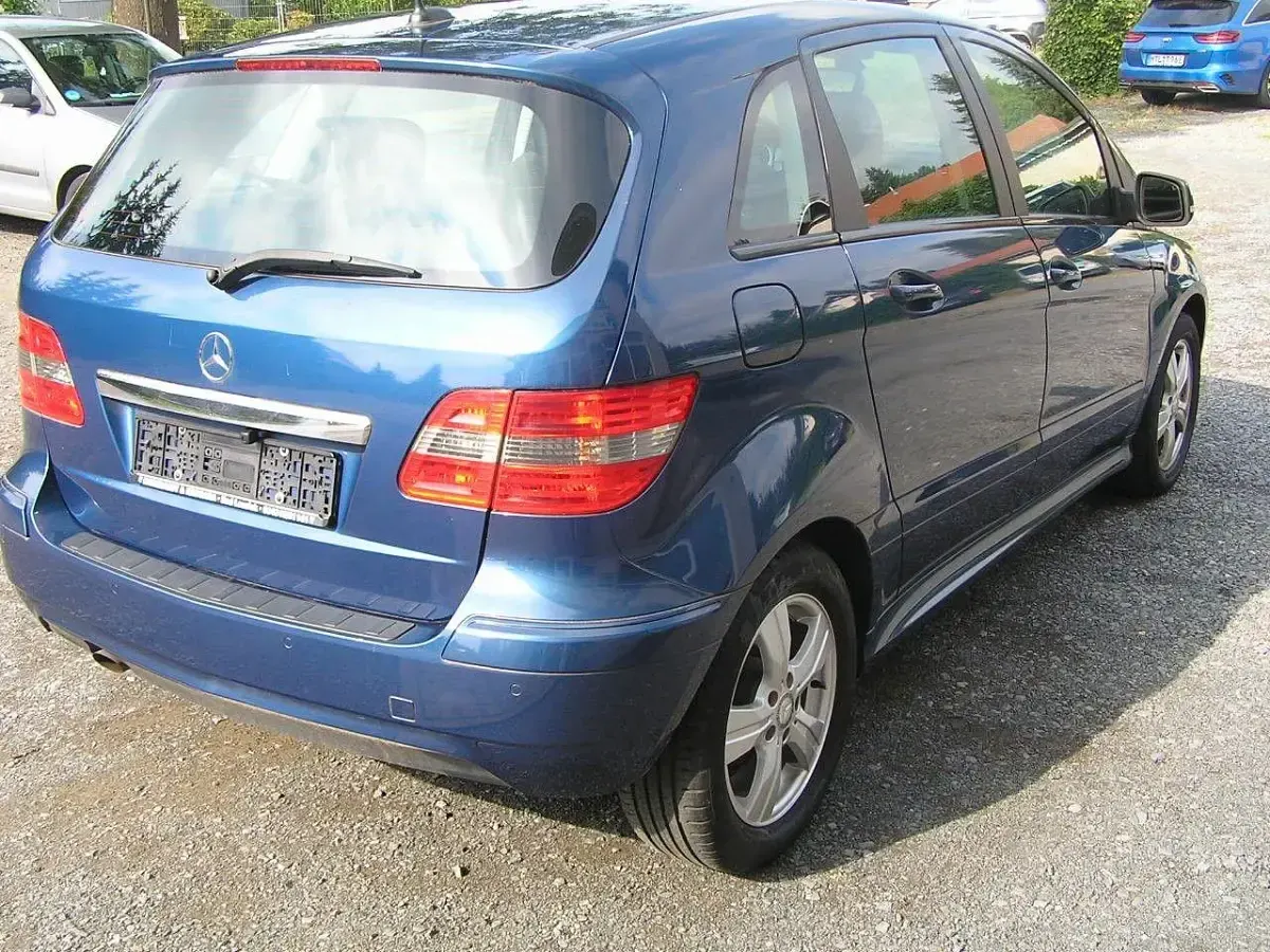Gebraucht Mercedes B200 136 PS (100 kW) 2010 Blau Van / Kleinbus