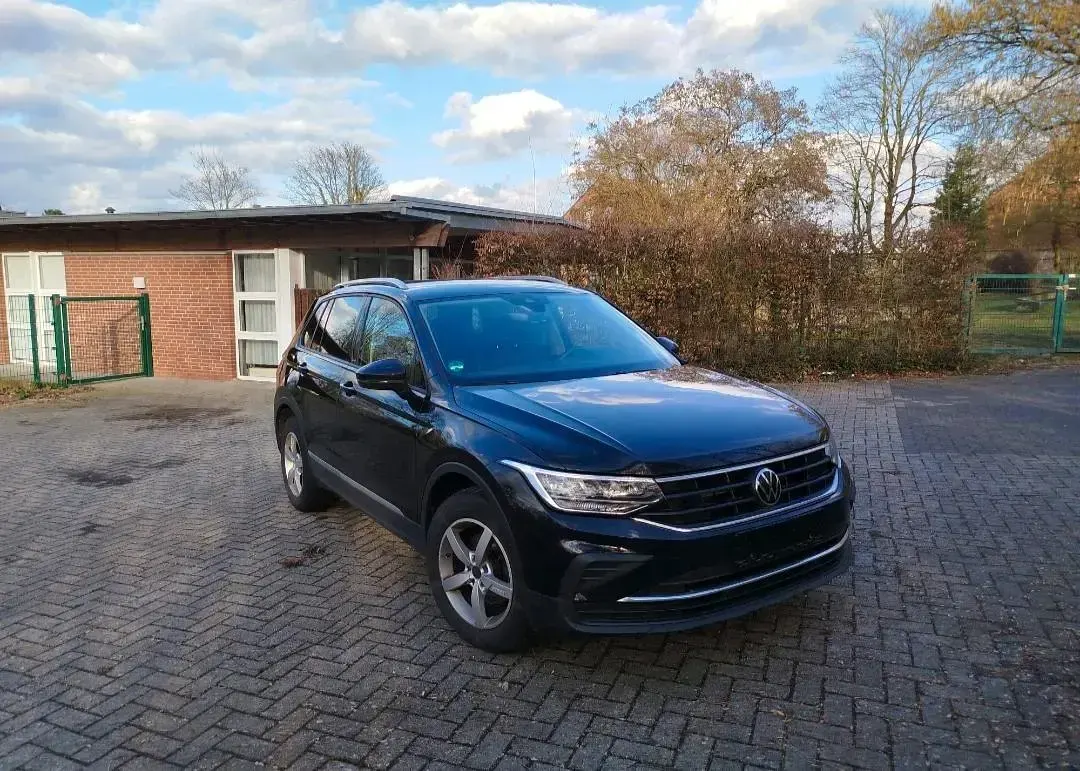 Gebraucht VW Tiguan Active 150 PS (110 kW) 2022 Schwarz SUV