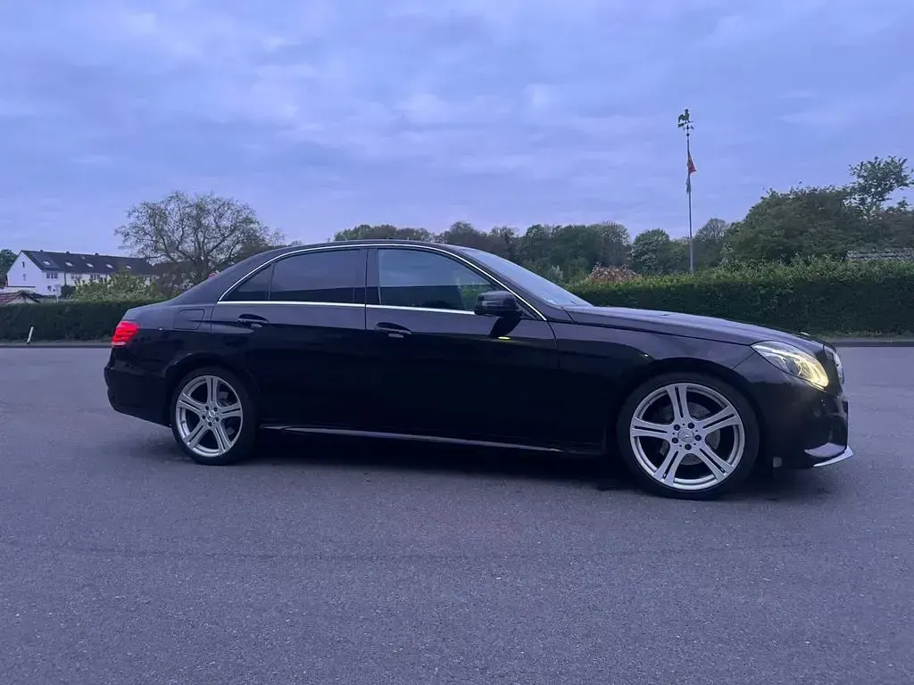Gebraucht Mercedes E250 AMG 211 PS (155 kW) 2015 Schwarz Limousine