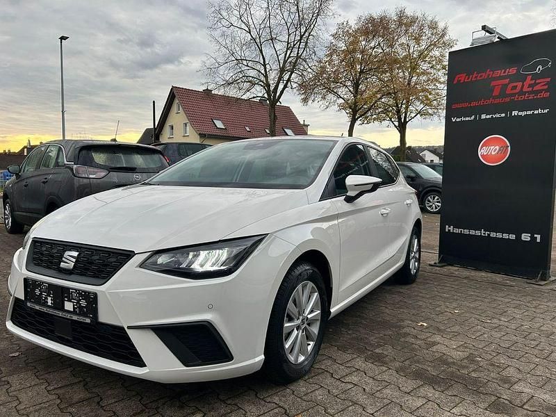 Weiß Gebraucht 2022 Seat Ibiza Style Limousine | 16.299 € (Guter Preis) - Bild 1/4