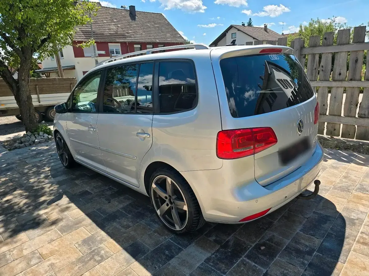 Gebraucht VW Touran Highline 140 PS (102 kW) 2012 Grau Van / Kleinbus