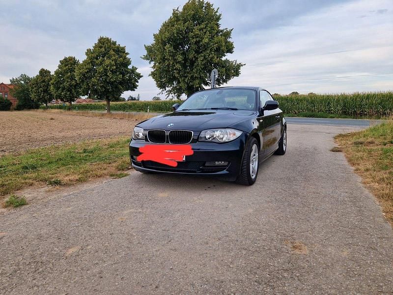 Schwarz Gebraucht 2010 BMW 120 Coupé Coupé | 6.500 € (Guter Preis) - Bild 1/4