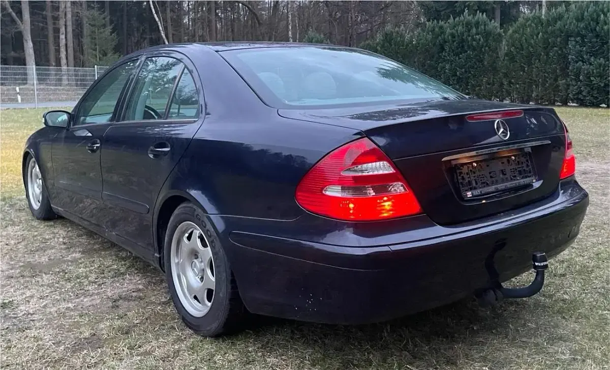 Gebraucht Mercedes E200 163 PS (119 kW) 2003 Blau Limousine