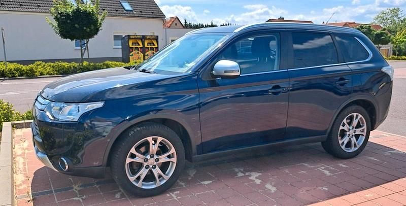 Gebraucht Mitsubishi Outlander 150 PS (110 kW) 2015 Blau SUV