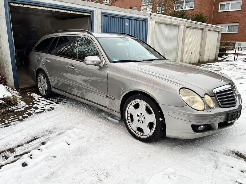 Grau Gebraucht 2008 Mercedes E220 Avantgarde Kombi | 4.400 € (Fairer Preis) - Bild 1/4