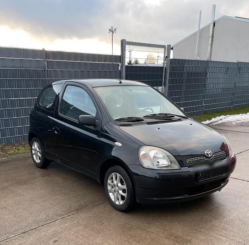 Gebraucht Toyota Yaris 86 PS (63 kW) 2000 Schwarz Kleinwagen