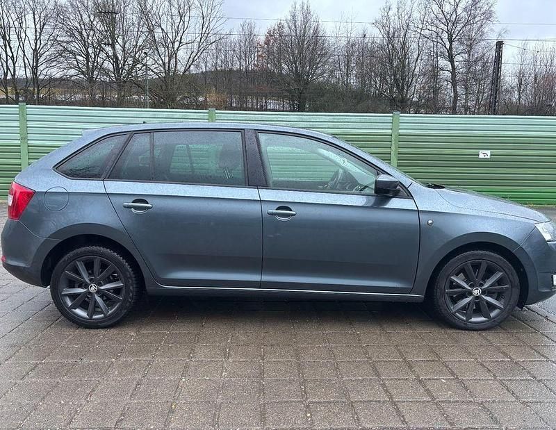 Gebraucht Skoda Rapid Active 105 PS (77 kW) 2014 Grau Kleinwagen