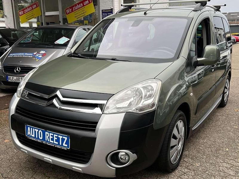 Grün Gebraucht 2009 Citroën Berlingo Van / Kleinbus | 6.490 € (Teuer) - Bild 1/4