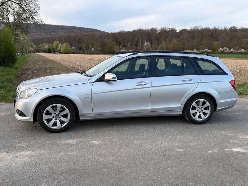 Gebraucht Mercedes C180 120 PS (88 kW) 2011 Silber Limousine