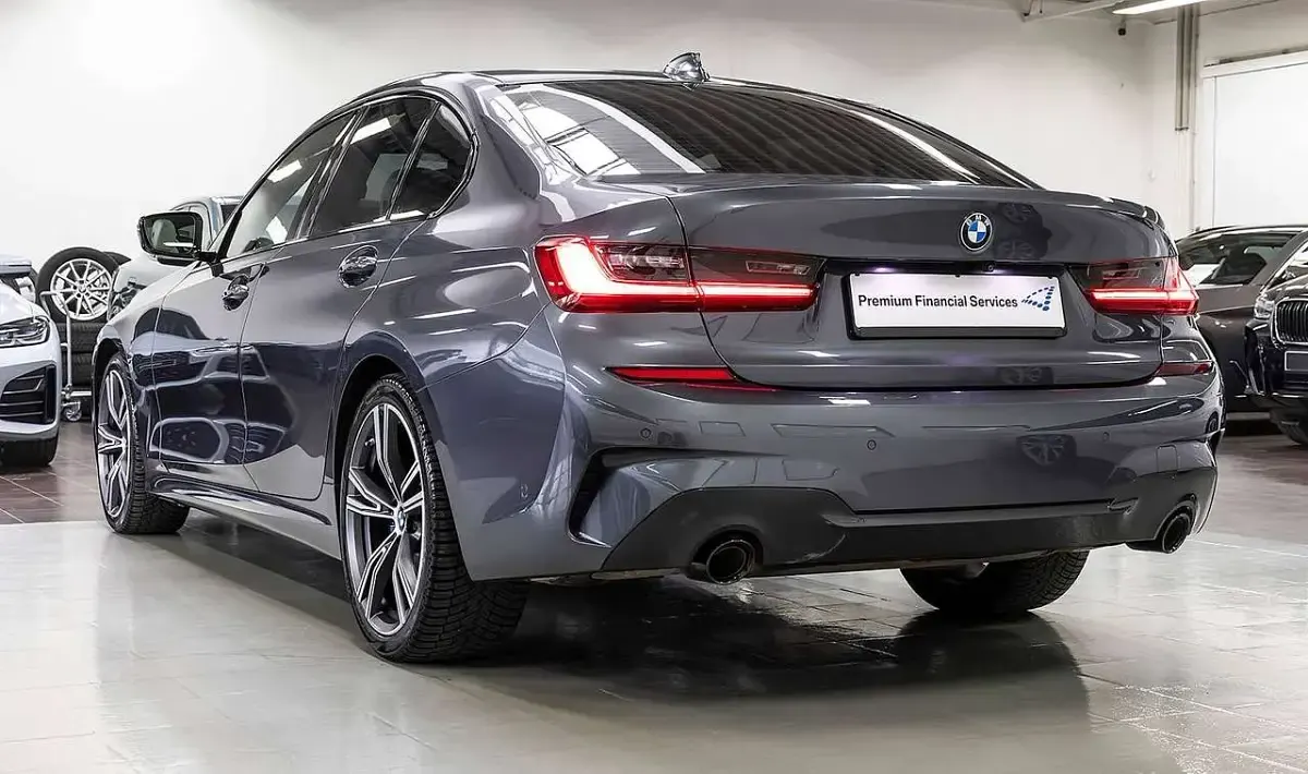 Gebraucht BMW 320 M Sport 184 PS (135 kW) 2022 Mineralgrau metallic Limousine