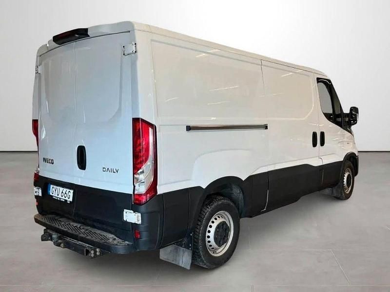 Occasion Iveco Daily 116 ch (85 kW) 2022 Blanc Monospace