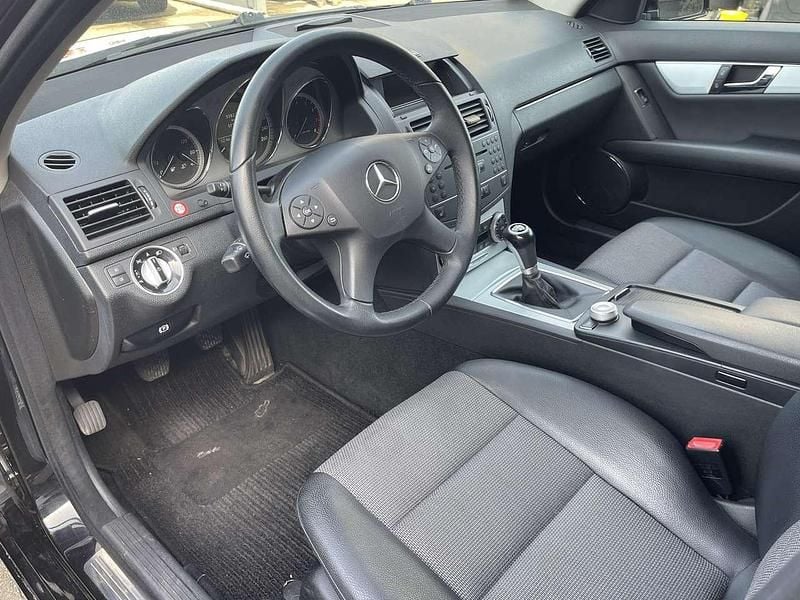 Gebraucht Mercedes C180 Avantgarde 156 PS (114 kW) 2010 Obsidianschwarz  metalliclack Kombi