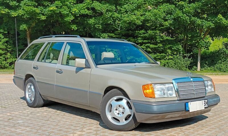 Beige Gebraucht 1990 Mercedes E230 Kombi | 7.900 € - Bild 1/4